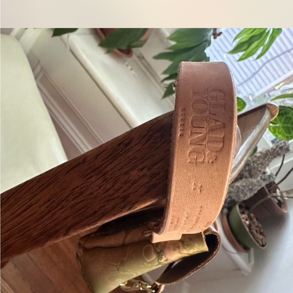 Glad & Young handmade leather crossbody - Picture 3 of 6